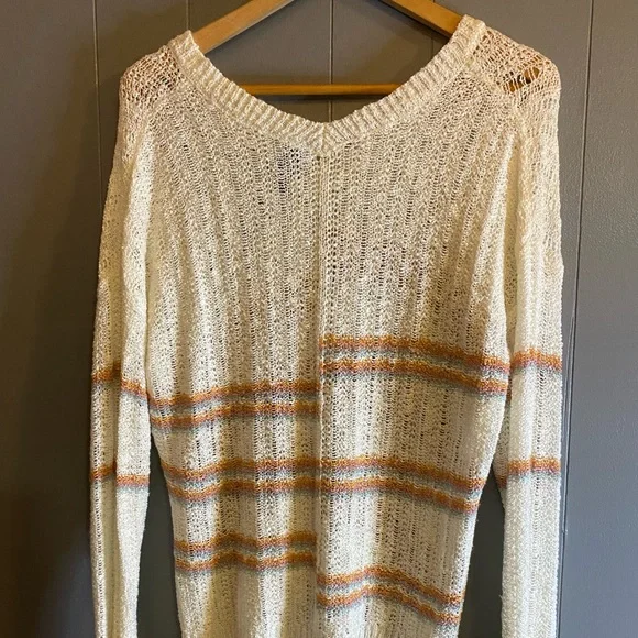 🌸3 for $20 Everything Must Go , Size Small, V Neck - Picture 2 of 6